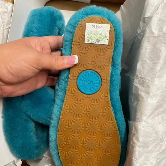 UGG slippers - Picture 2 of 3